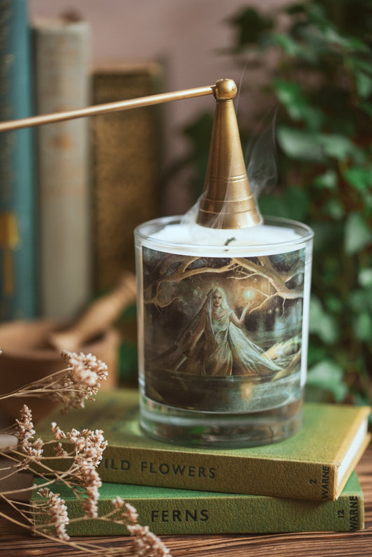 Lady of the Lake aromatherapy candle with lemon, juniper and ginger – Black Mountain Candles