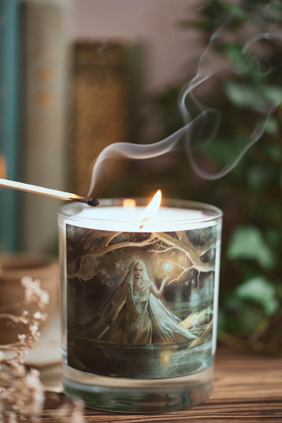 Lady of the Lake aromatherapy candle with lemon, juniper and ginger – Black Mountain Candles