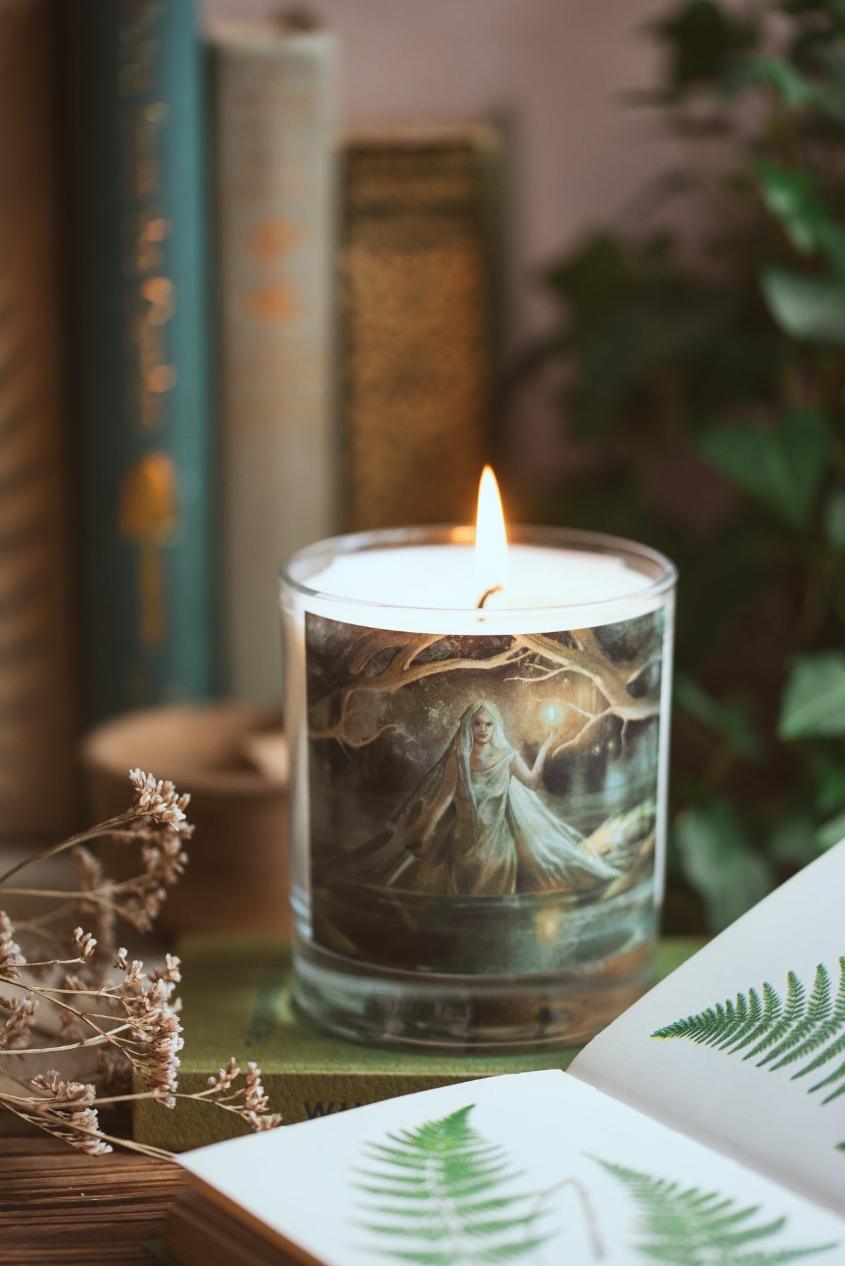 Lady of the Lake aromatherapy candle with lemon, juniper and ginger – Black Mountain Candles