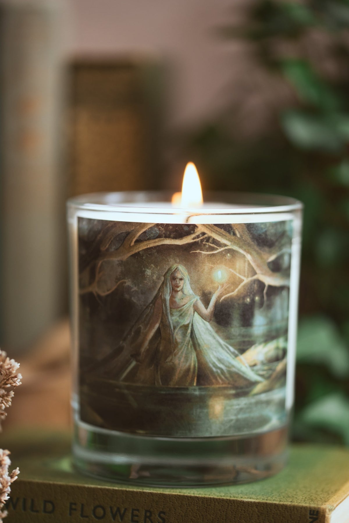 Lady of the Lake aromatherapy candle with lemon, juniper and ginger – Black Mountain Candles